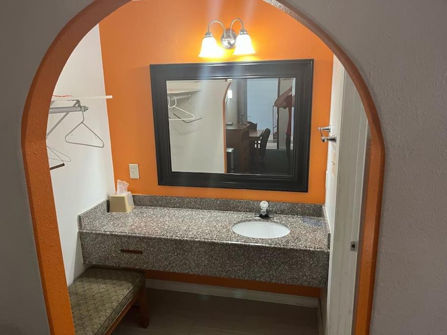 Hotel 2 Double Bed Studio 109 & Hot Tub 리빙스턴 외부 사진